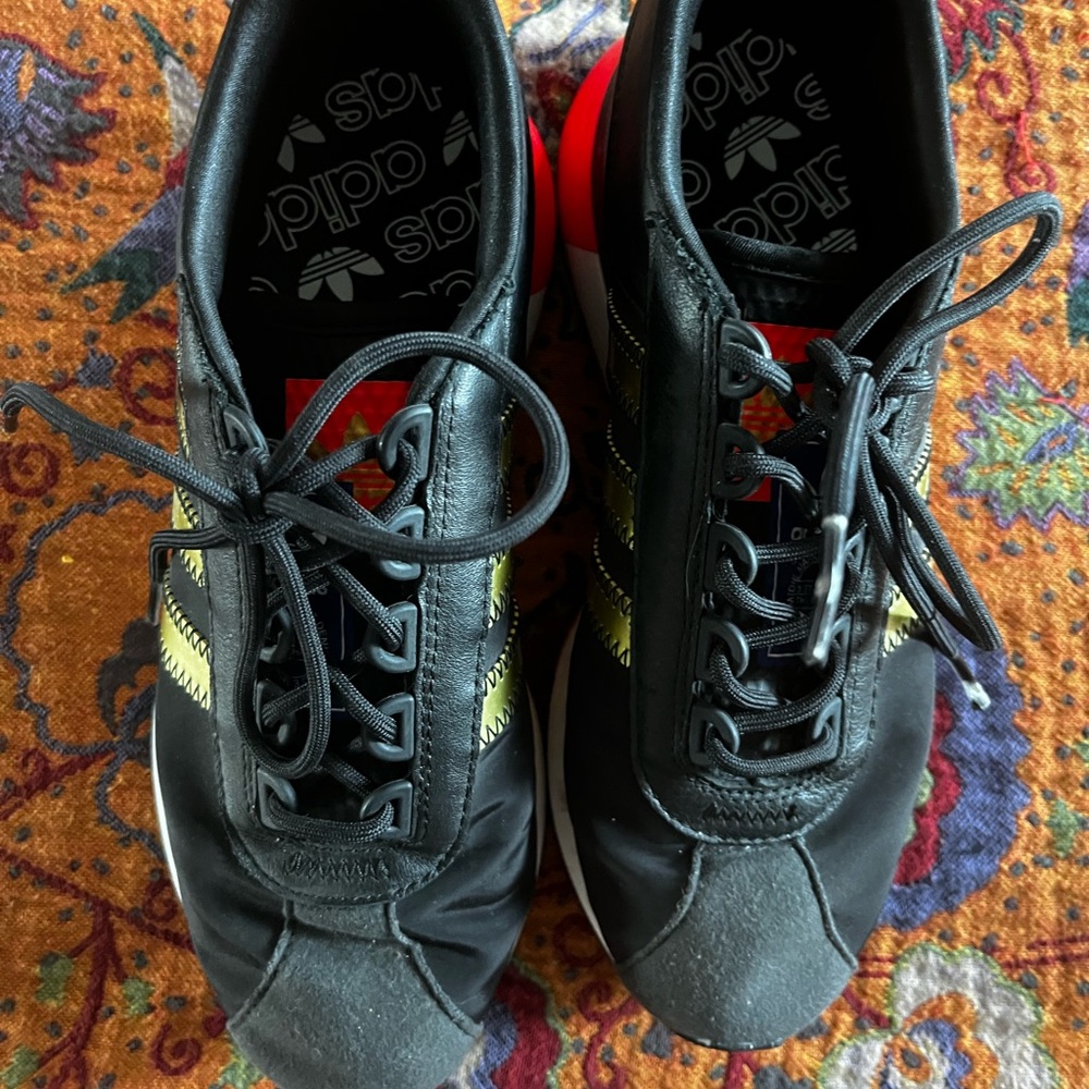 Adidas Sneakers Size 7 - Picture 2 of 5